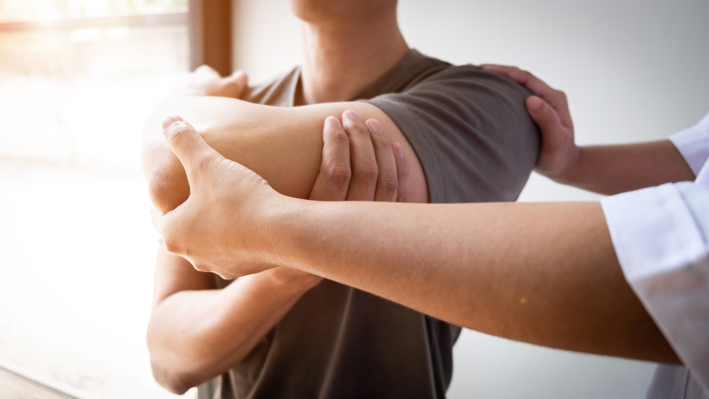 Rotator cuff physical therapy: 3 signs that it’s time to seek treatment