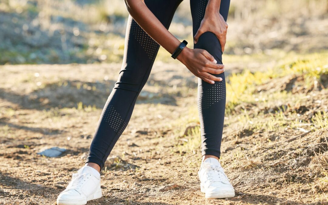 8 explanations behind that burning pain in your knee